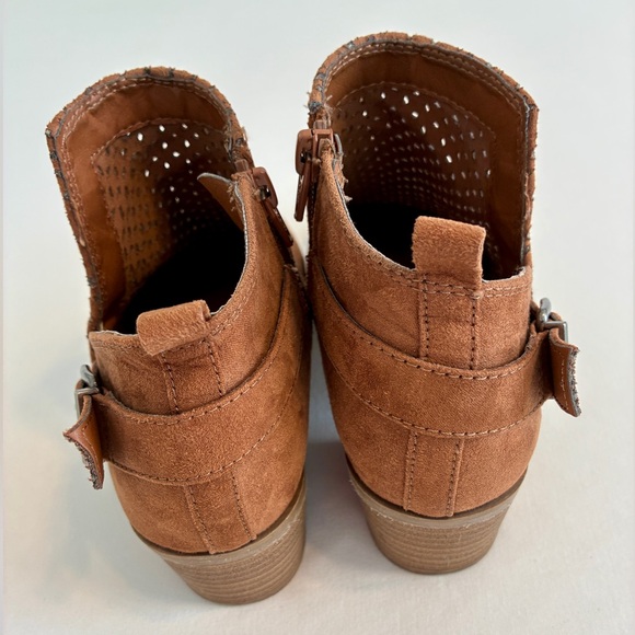 Universal Thread Ankle Boots Women’s 6.5 Brown Perforated Zip Low Heel Booties - Picture 5 of 15